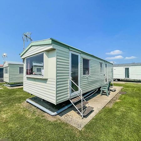 Hotel 6 Berth Caravan For Hire At Martello Beach Holiday Park In Essex Ref 29017Y Clacton-on-Sea Exterior foto